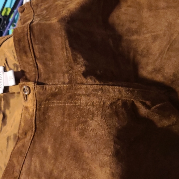 Genuine leather pants. This is not a waist 26, and converts to a XXL-3XL - Picture 2 of 4